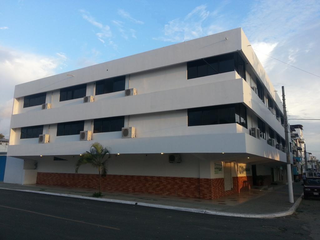 Buenavista Place Hotel Баиа де Каракес Екстериор снимка